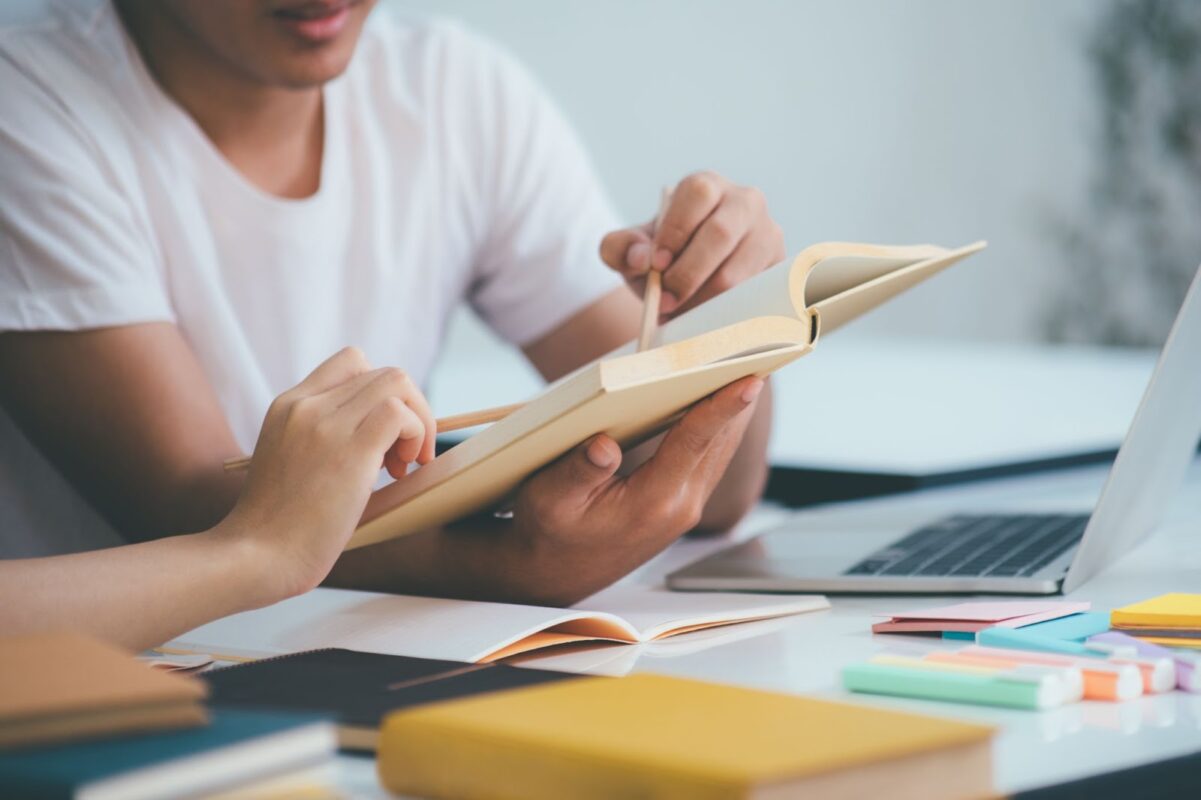 Online vs Offline Tuition Singapore